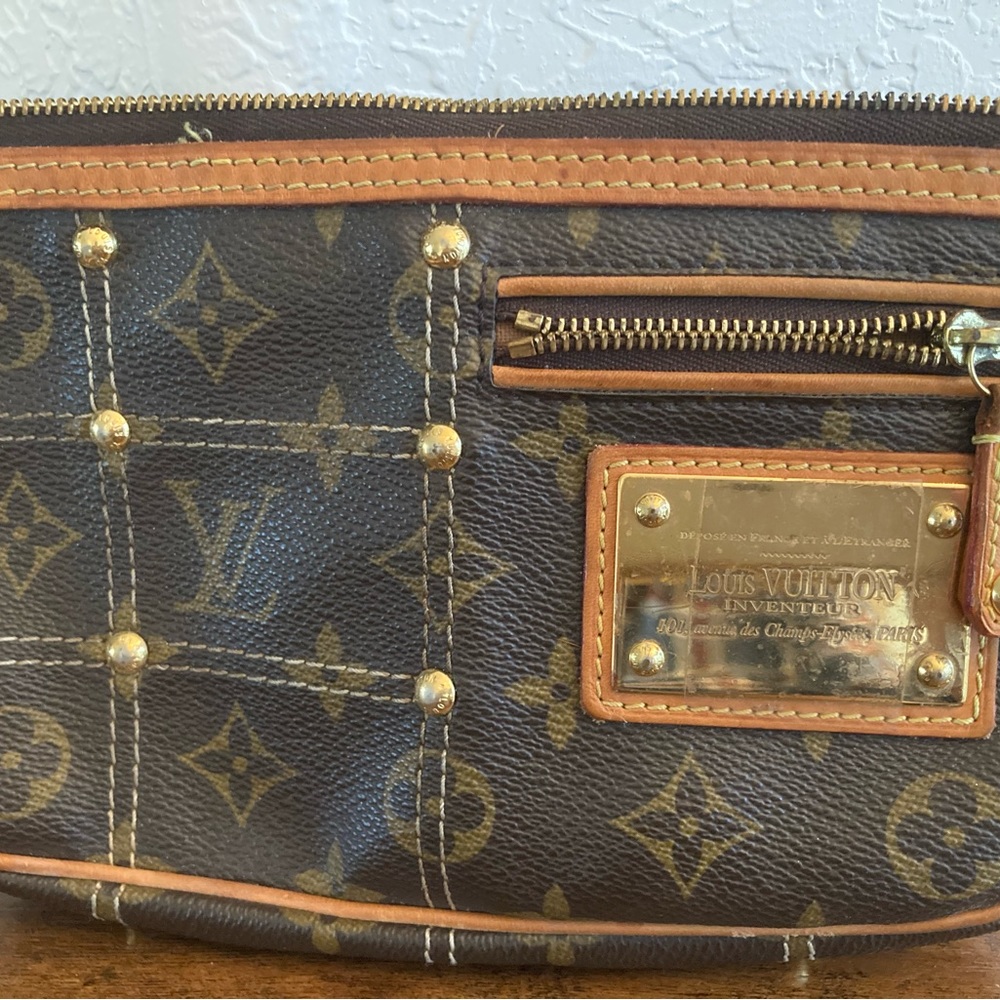 favorite purses. I left clear tape on the plate, so it wouldn’tscratch